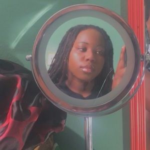 Meet your Posher, Awa